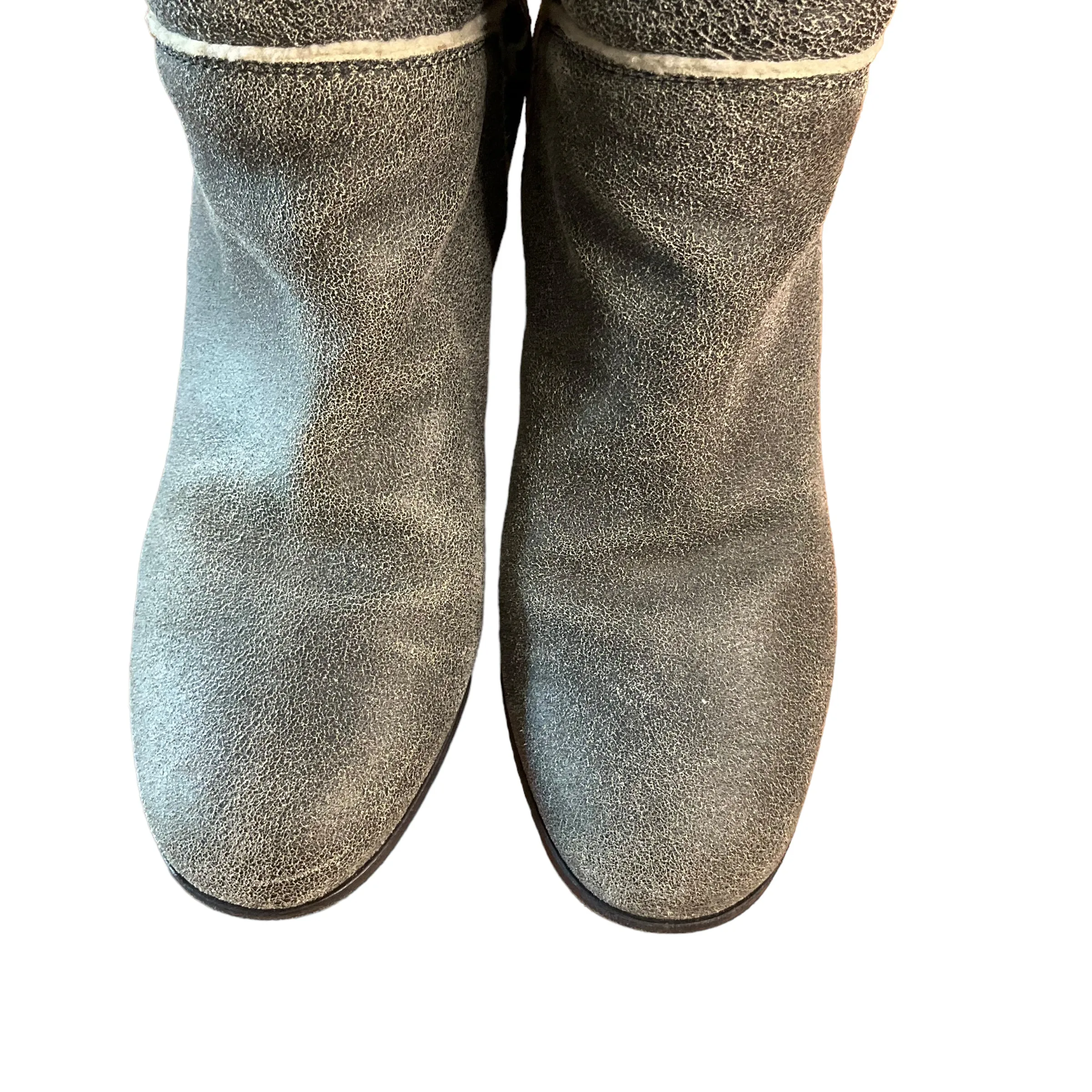Chanel Shearling Boots. Size 38