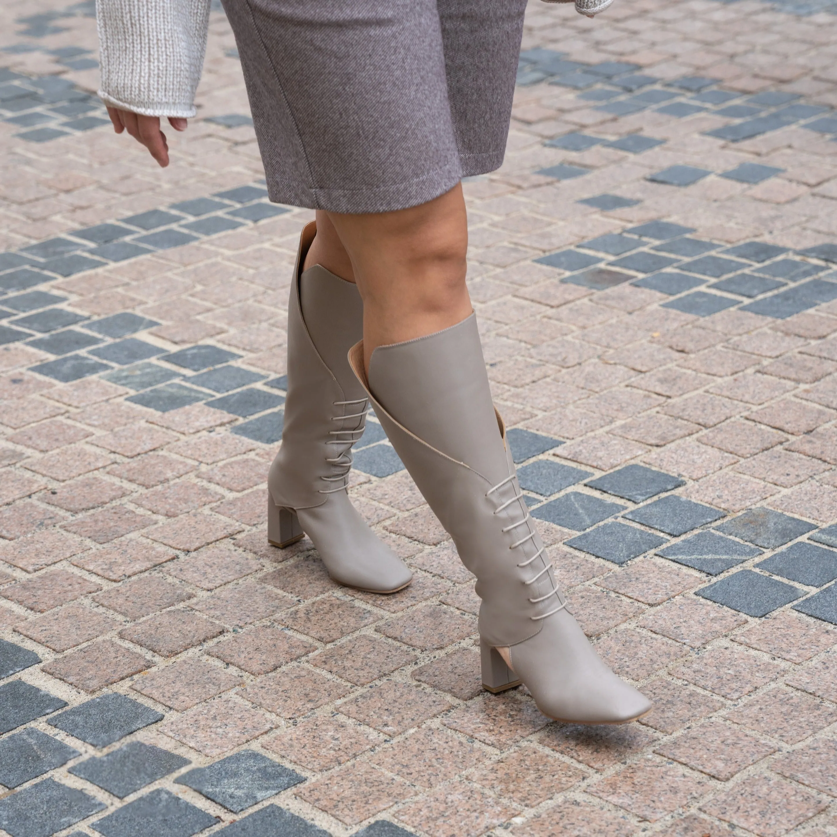 Frida grey boot